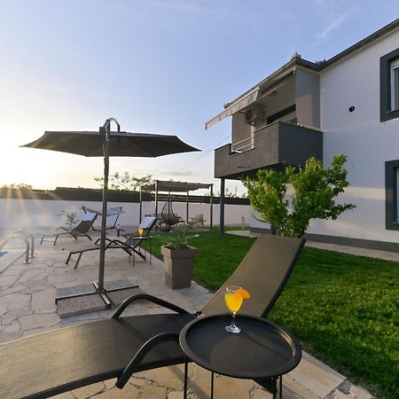 Galovac  Apartment Amelie - With Pool And Sauna! מראה חיצוני תמונה