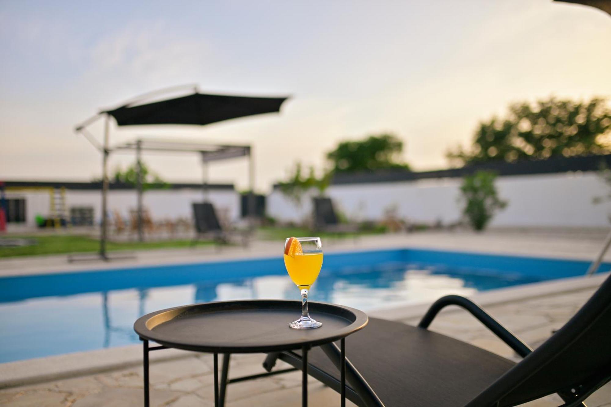 Galovac  Apartment Amelie - With Pool And Sauna! מראה חיצוני תמונה