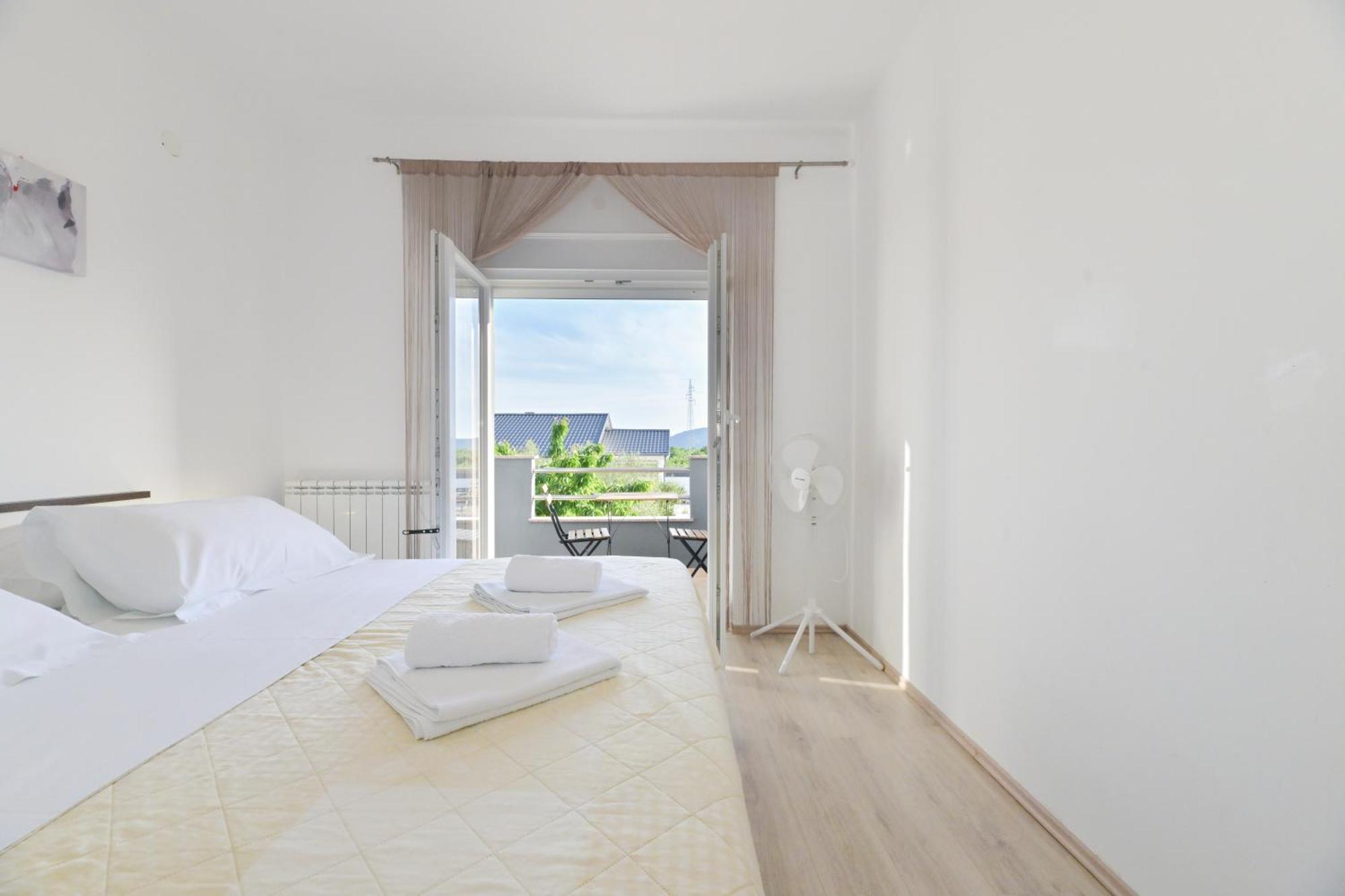 Galovac  Apartment Amelie - With Pool And Sauna! מראה חיצוני תמונה