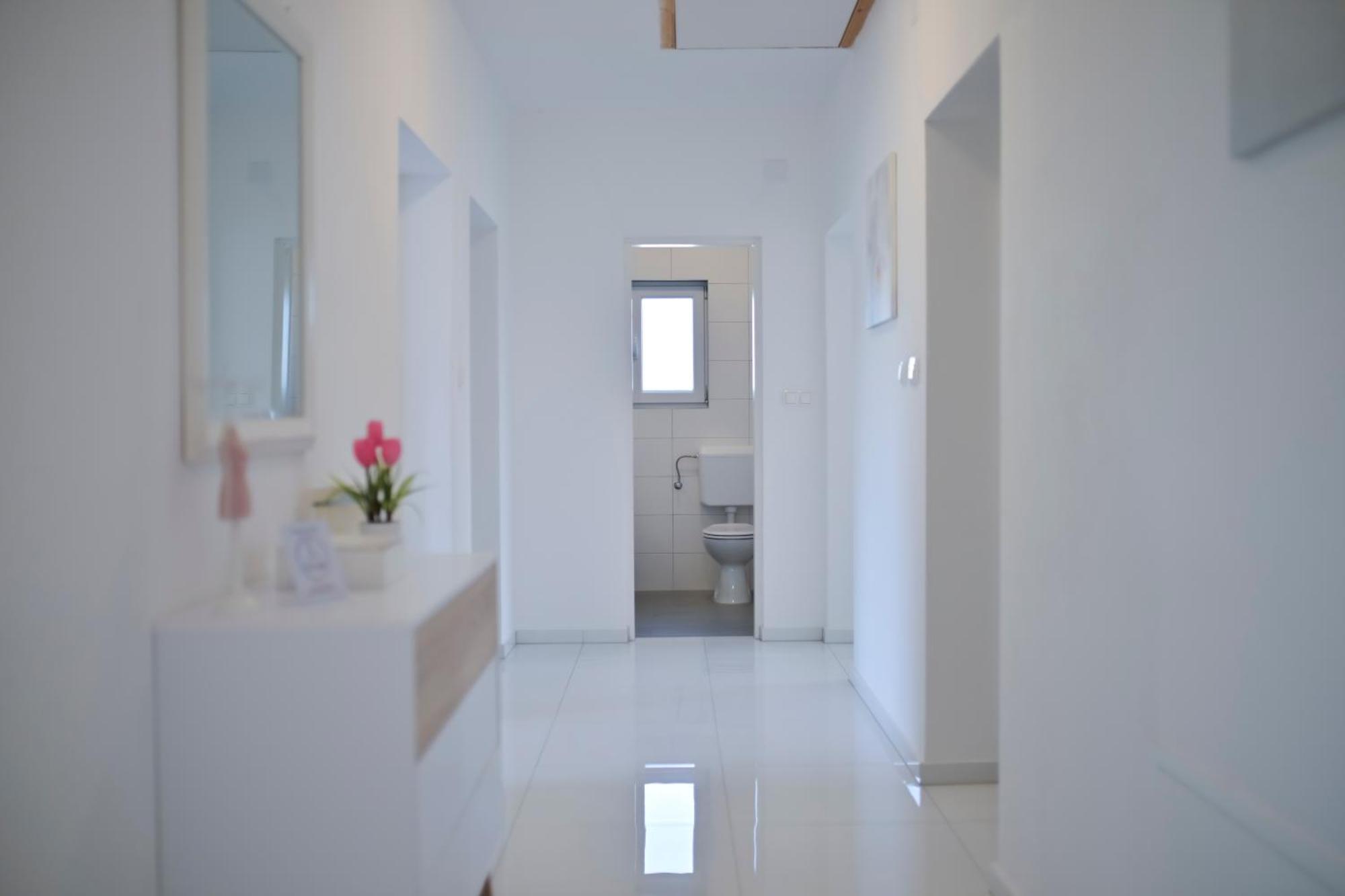 Galovac  Apartment Amelie - With Pool And Sauna! מראה חיצוני תמונה