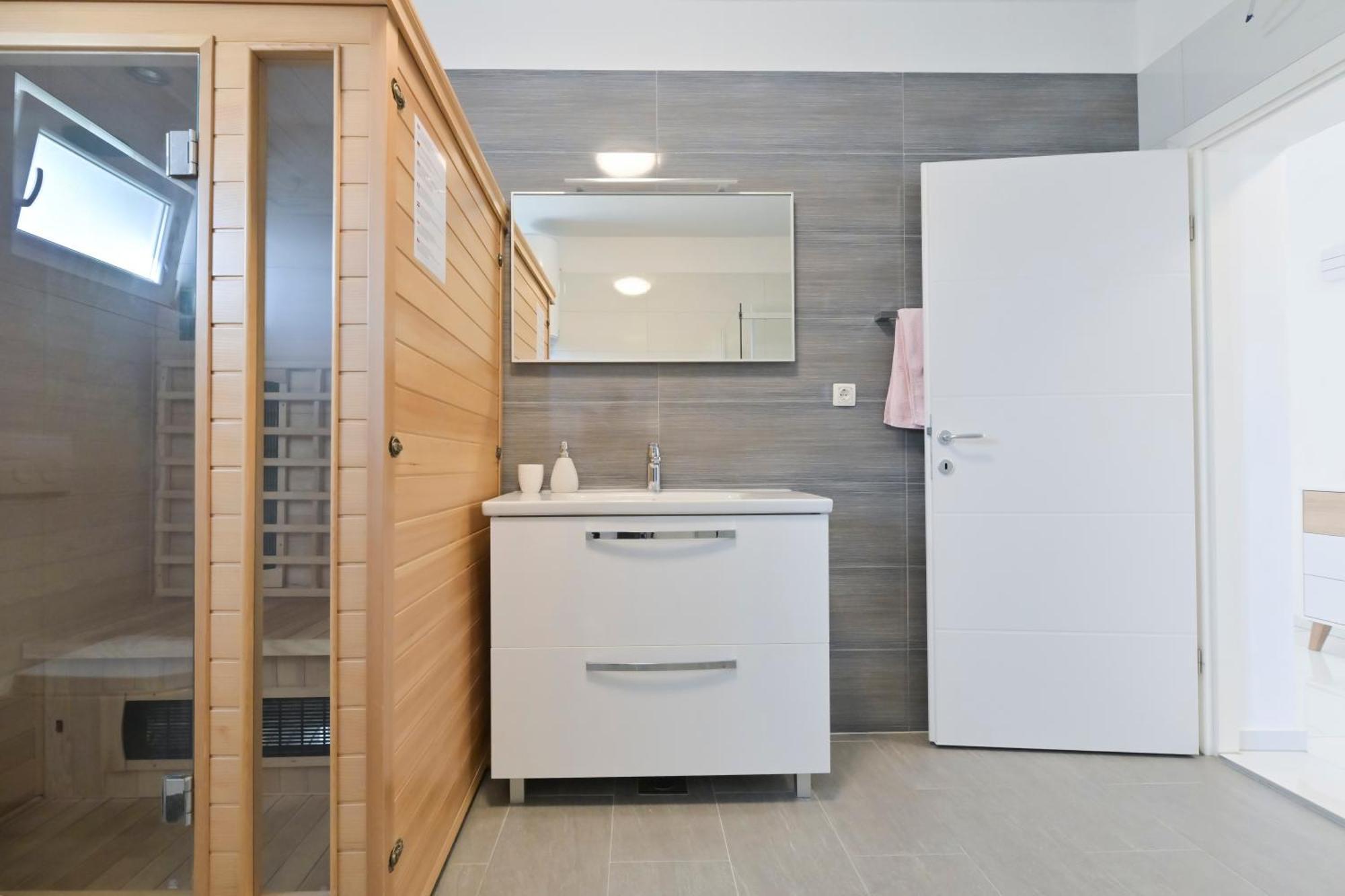 Galovac  Apartment Amelie - With Pool And Sauna! מראה חיצוני תמונה