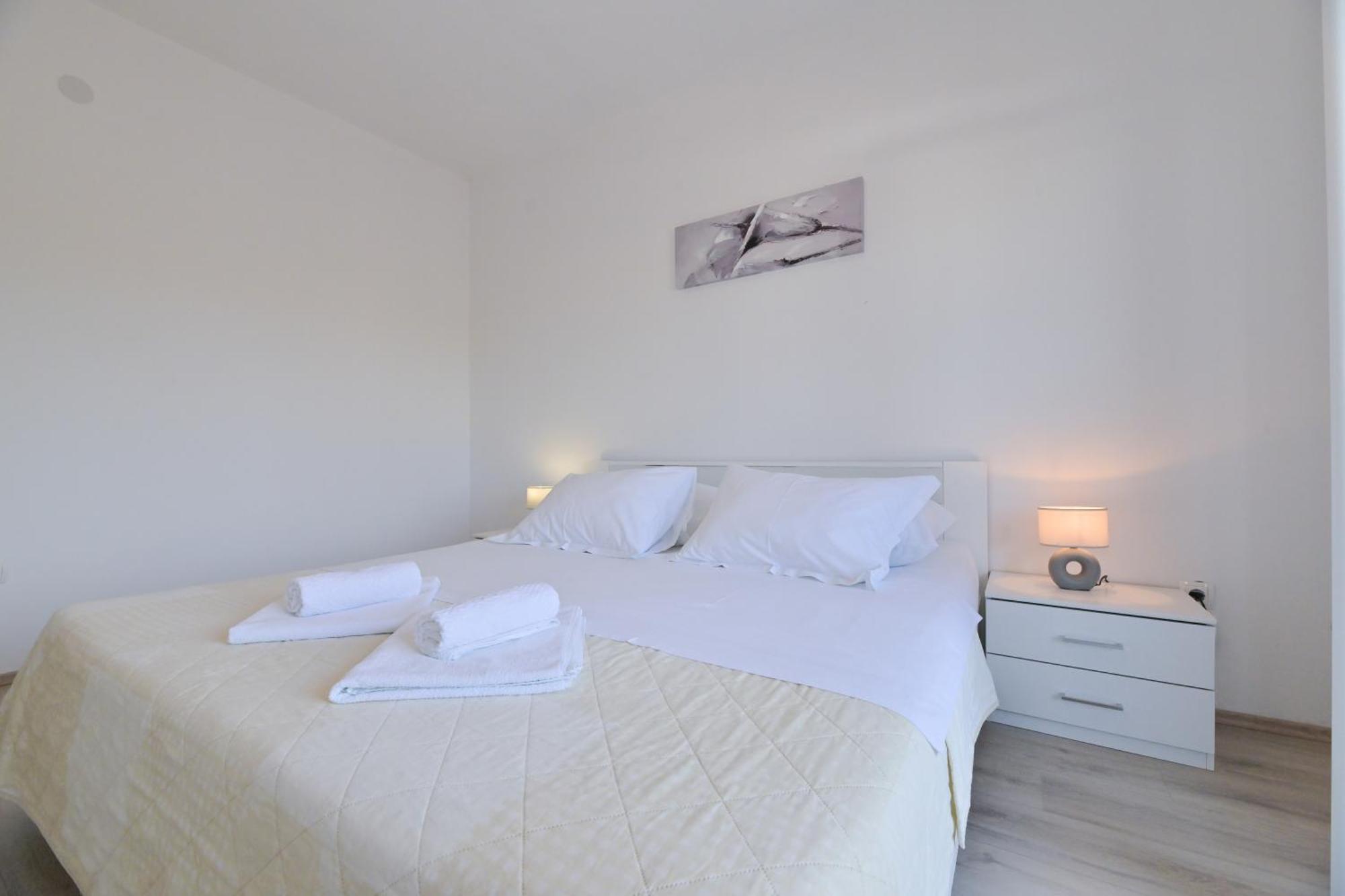 Galovac  Apartment Amelie - With Pool And Sauna! מראה חיצוני תמונה