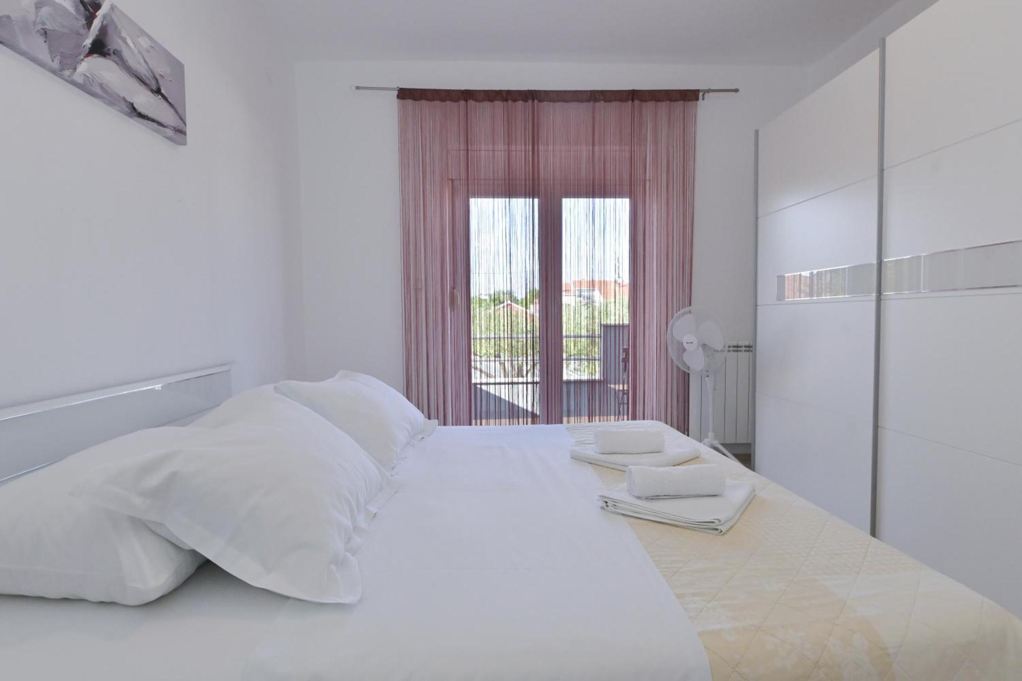 Galovac  Apartment Amelie - With Pool And Sauna! מראה חיצוני תמונה